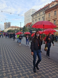 Fotografija je bila posneta na Paradi ponosa leta 2020 v Ljubljani. Foto: osebni arhiv poslanke.